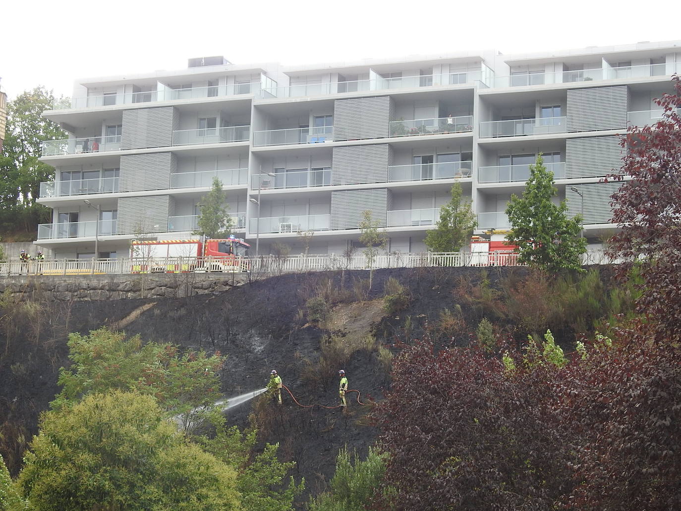 Fotos: Imágenes del incendio en el barrio de Txarapea