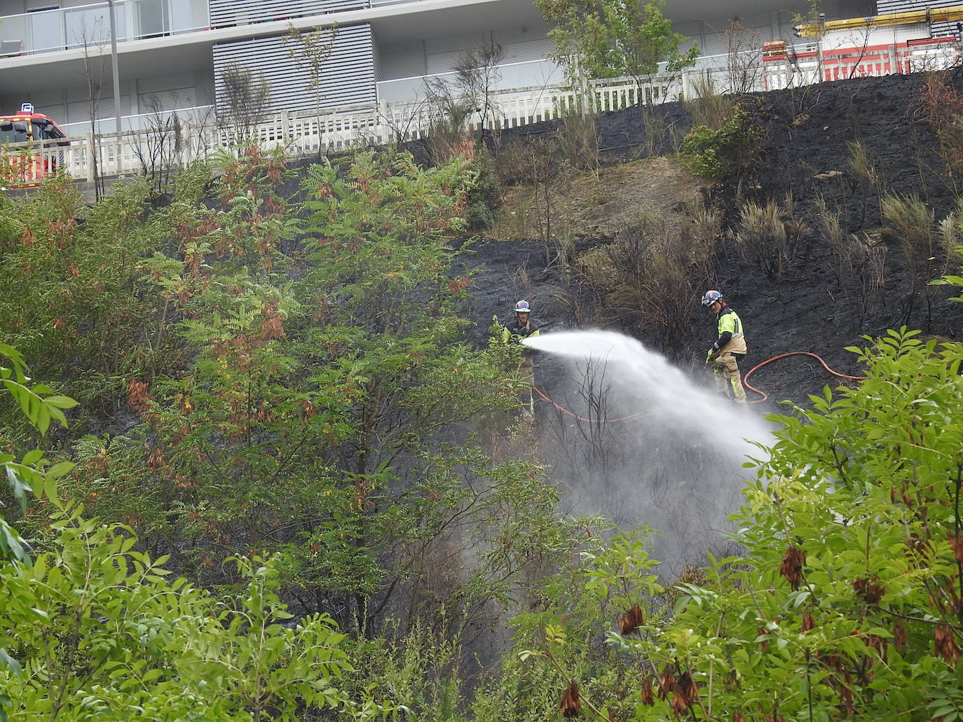 Fotos: Imágenes del incendio en el barrio de Txarapea