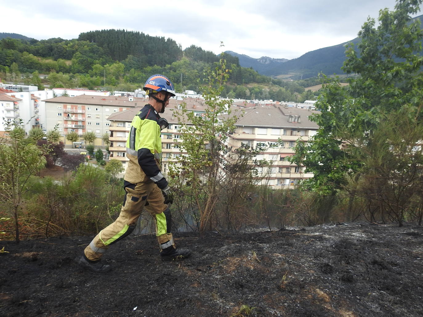 Fotos: Imágenes del incendio en el barrio de Txarapea