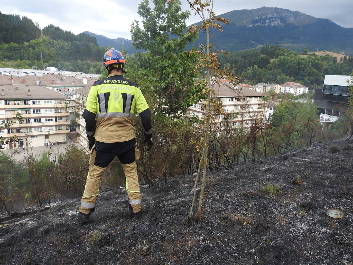 Fotos: Imágenes del incendio en el barrio de Txarapea
