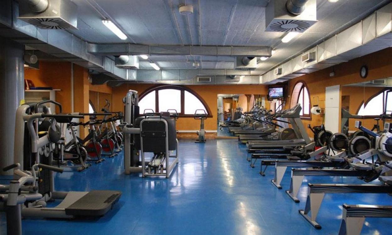 Kiroldegiak kirola egiteko gela desberdinak ditu; ikasturte berri honetan bazkide egiteko aukera zabalik dago. 