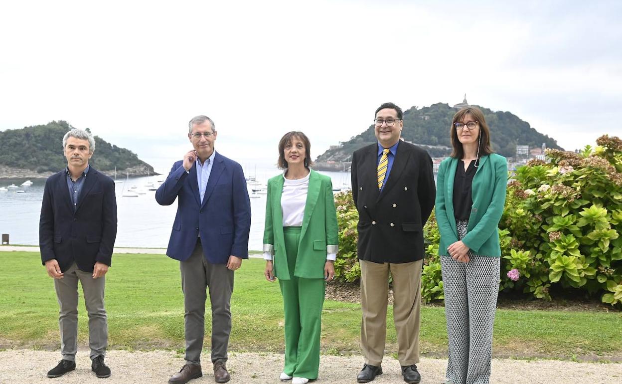 Markel Olano, junto al resto de participantes en el Curso de Verano este viernes.