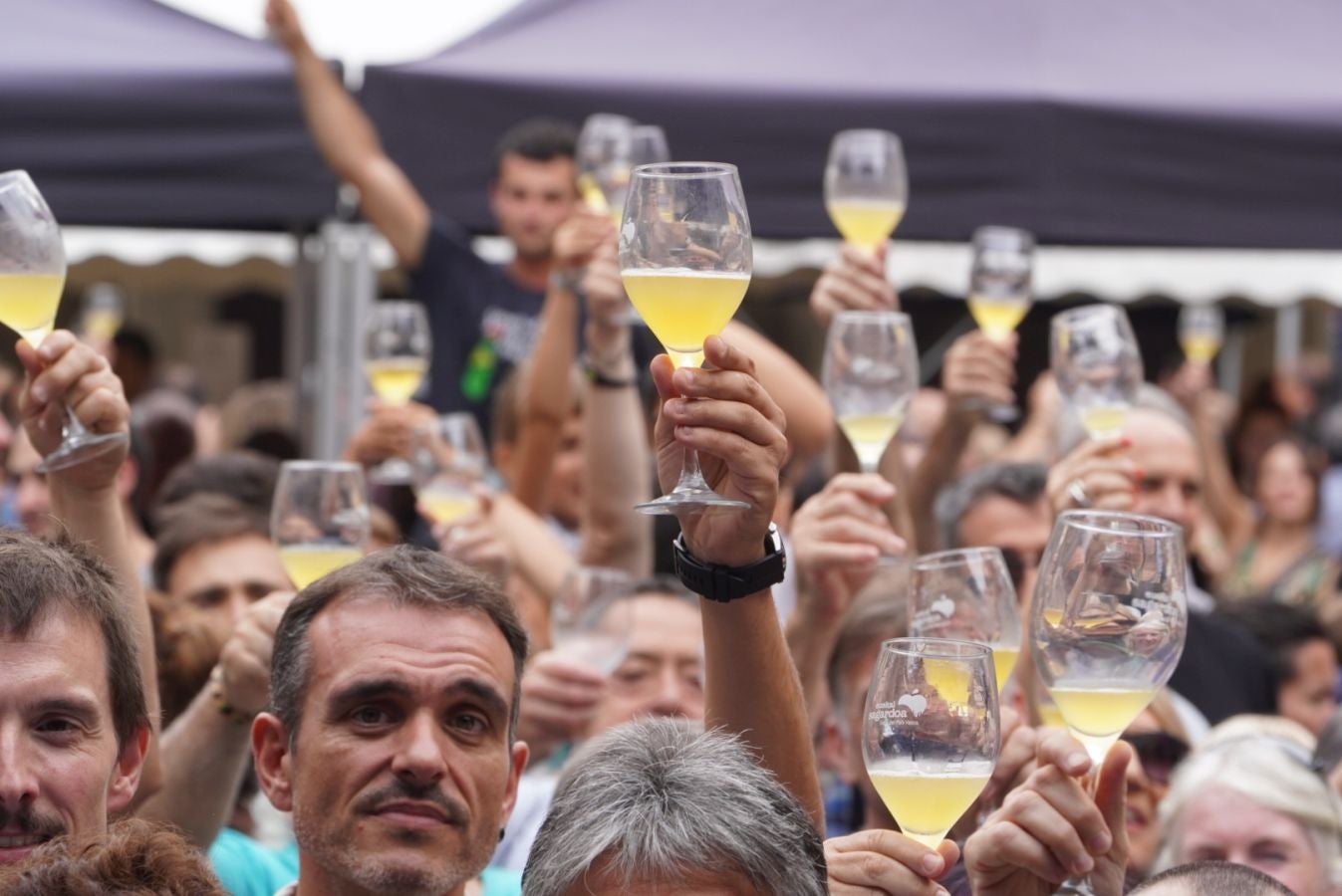 Fotos: Gran ambiente en el Sagardo Eguna en Donostia