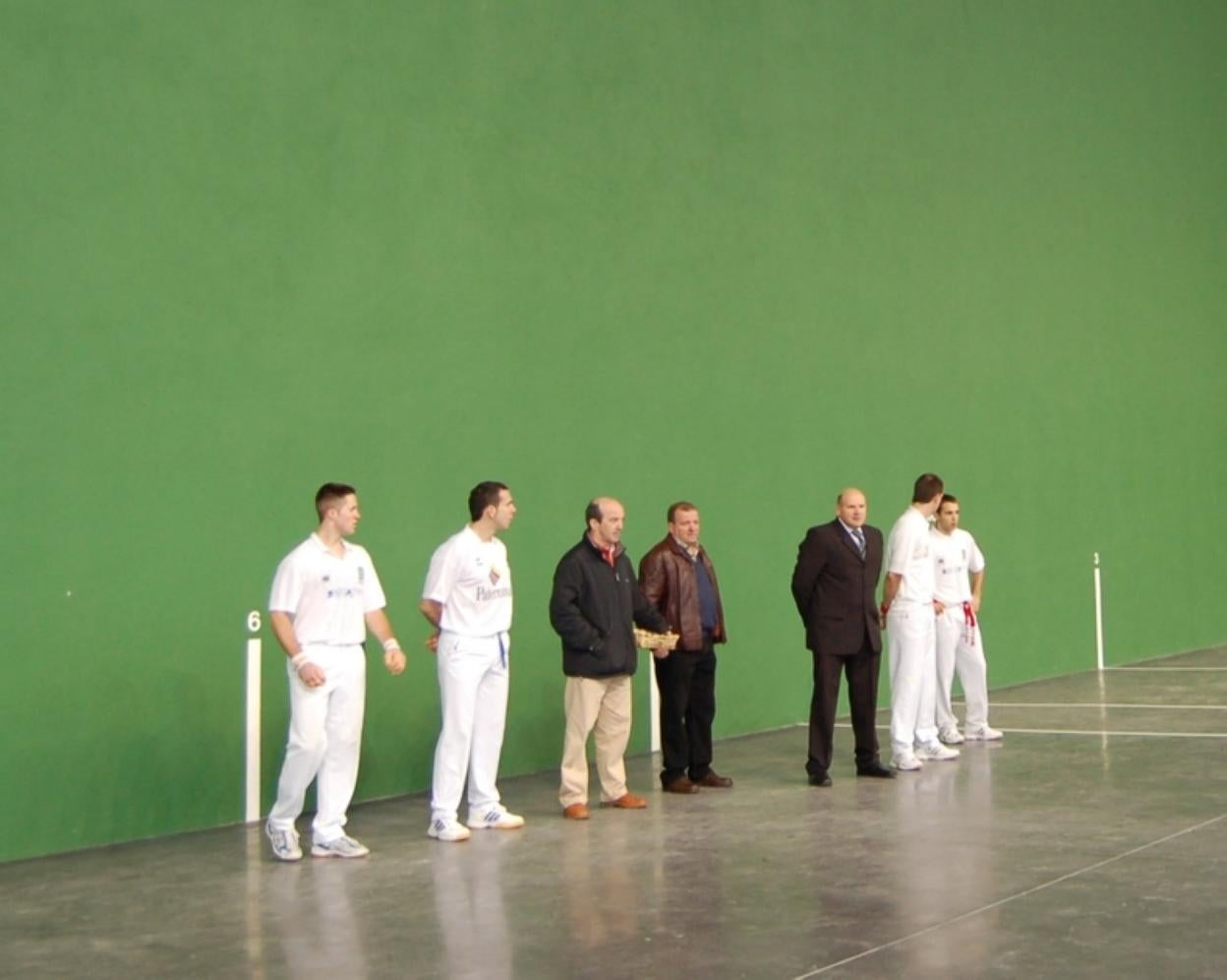 Pelotaris en el frontón. 