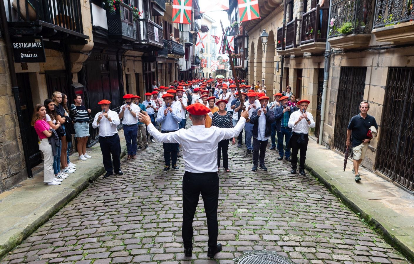 Fotos: Tanborrada celebró el centenario de su fundación con una emotiva jornada