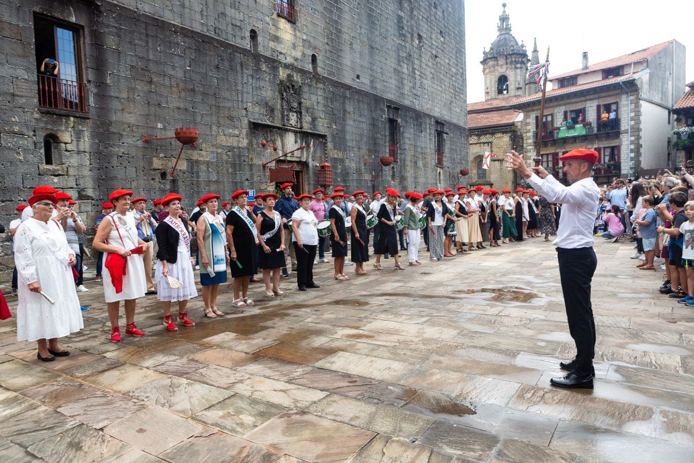 Fotos: Tanborrada celebró el centenario de su fundación con una emotiva jornada