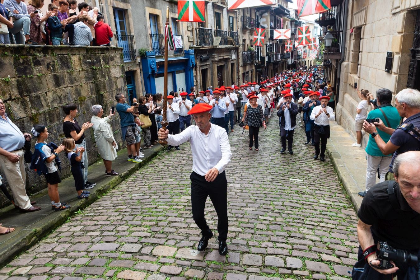 Fotos: Tanborrada celebró el centenario de su fundación con una emotiva jornada