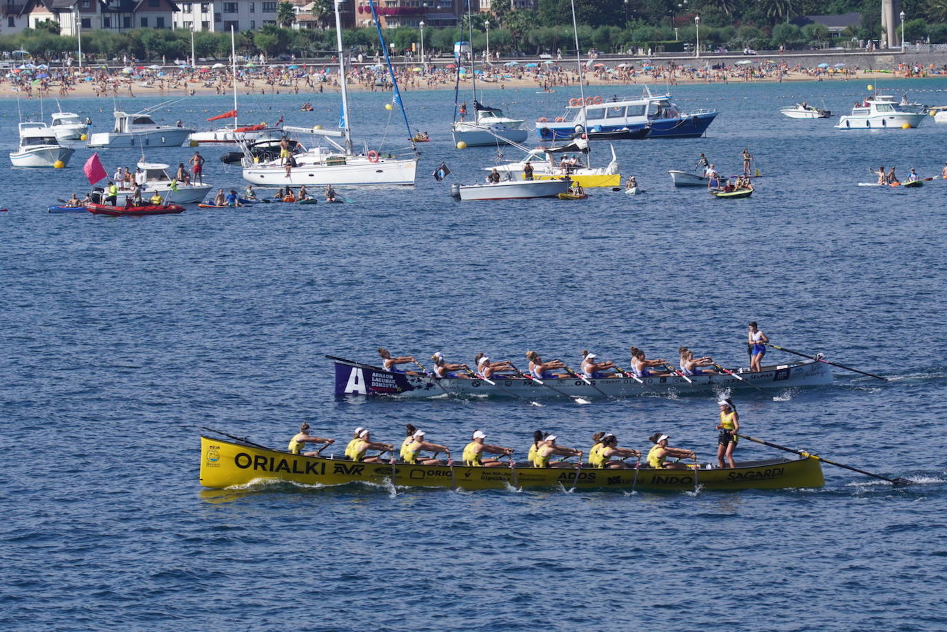 Fotos: Las regatas femeninas de La Concha, en imágenes