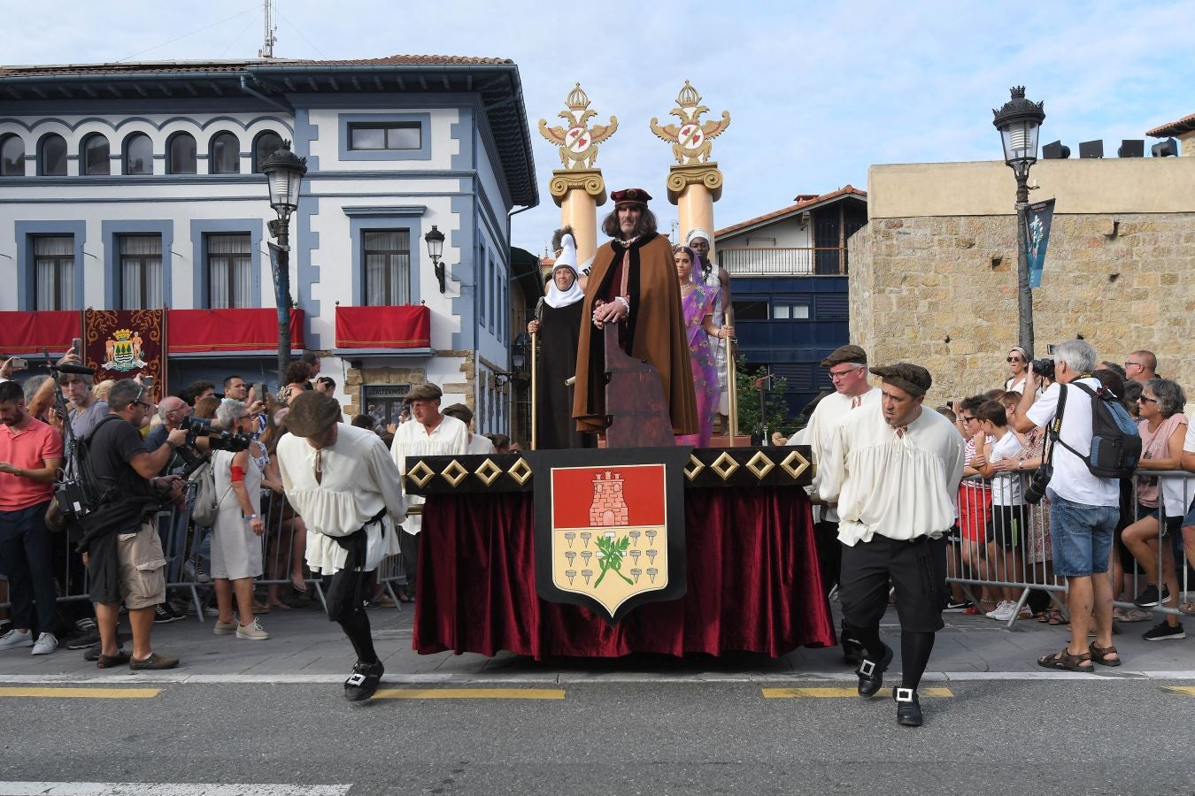 Fotos: Las mejores imágenes del desembarco de Elcano en Getaria