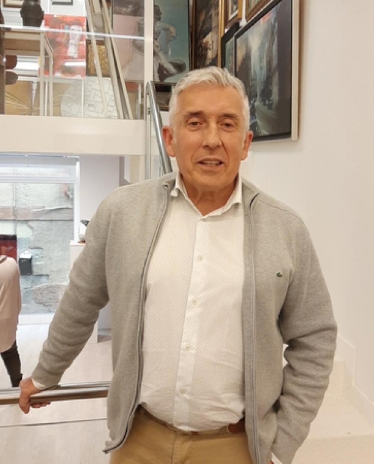 Ramírez, dueño de la galería.