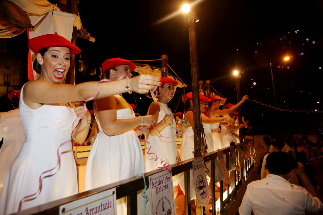 Fotos: La noche de las cantineras también está de vuelta en Hondarribia