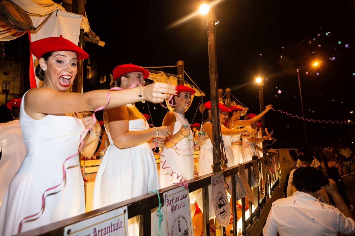 Fotos: La noche de las cantineras también está de vuelta en Hondarribia