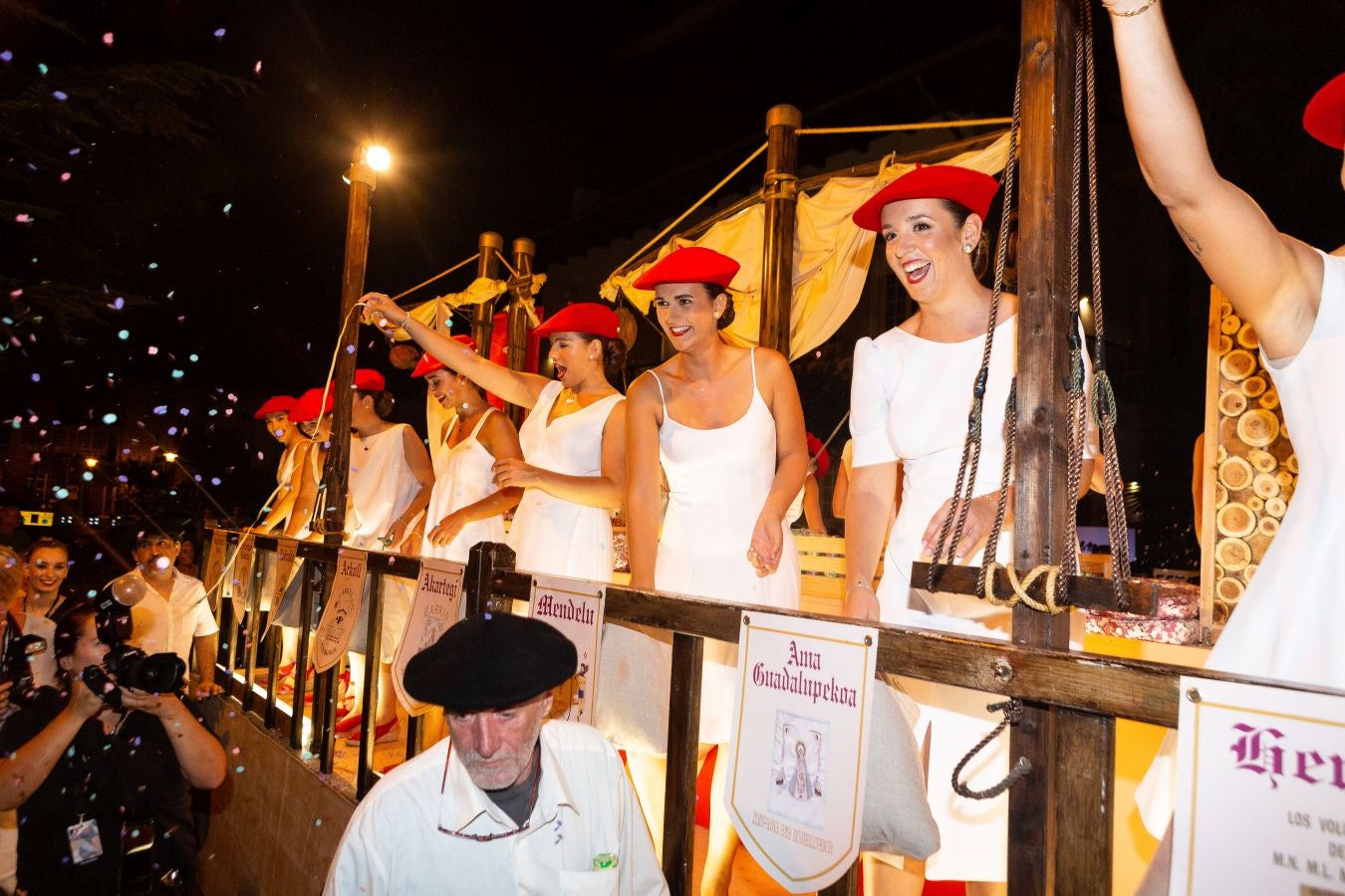 Fotos: La noche de las cantineras también está de vuelta en Hondarribia