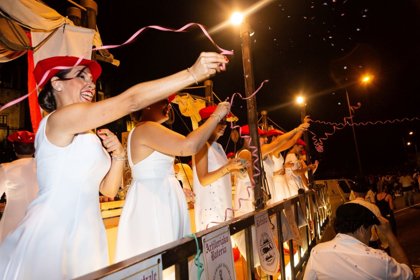 Fotos: La noche de las cantineras también está de vuelta en Hondarribia
