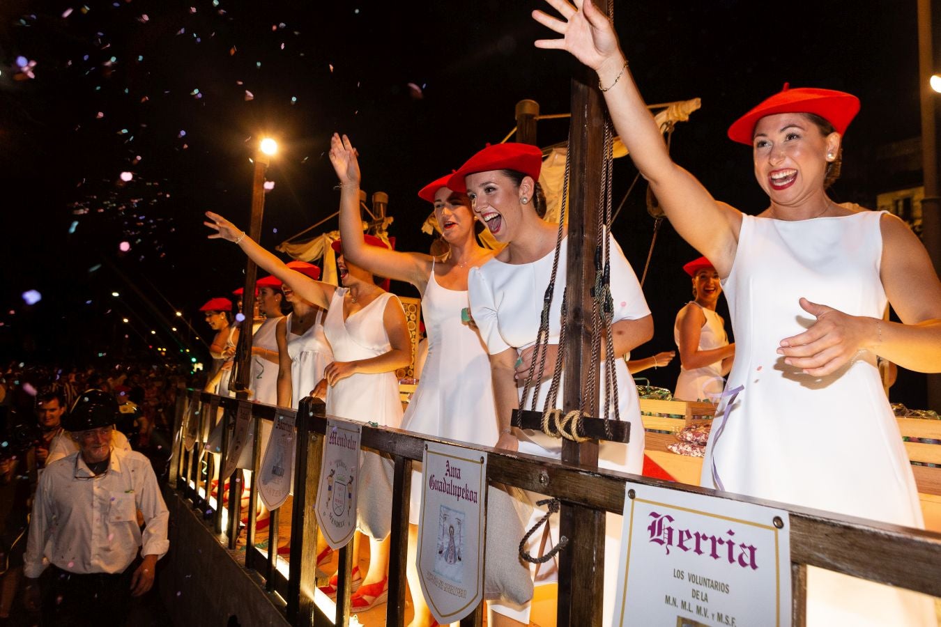 Fotos: La noche de las cantineras también está de vuelta en Hondarribia