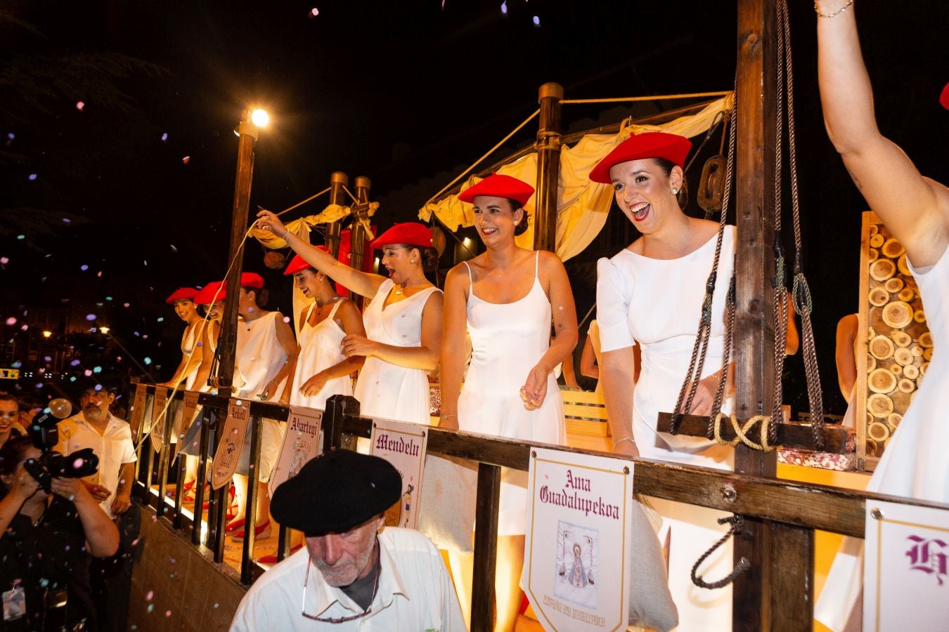 Fotos: La noche de las cantineras también está de vuelta en Hondarribia