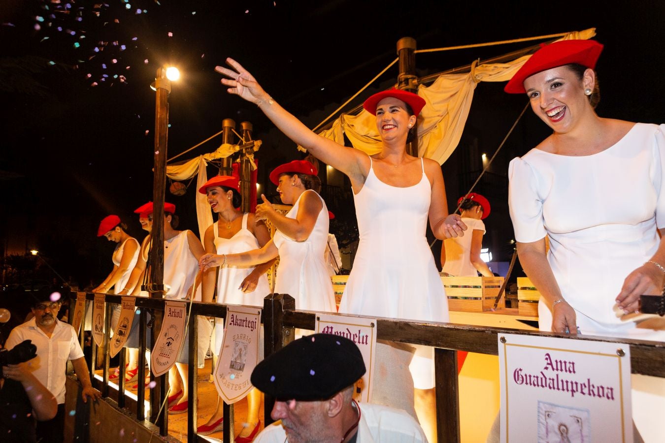 Fotos: La noche de las cantineras también está de vuelta en Hondarribia