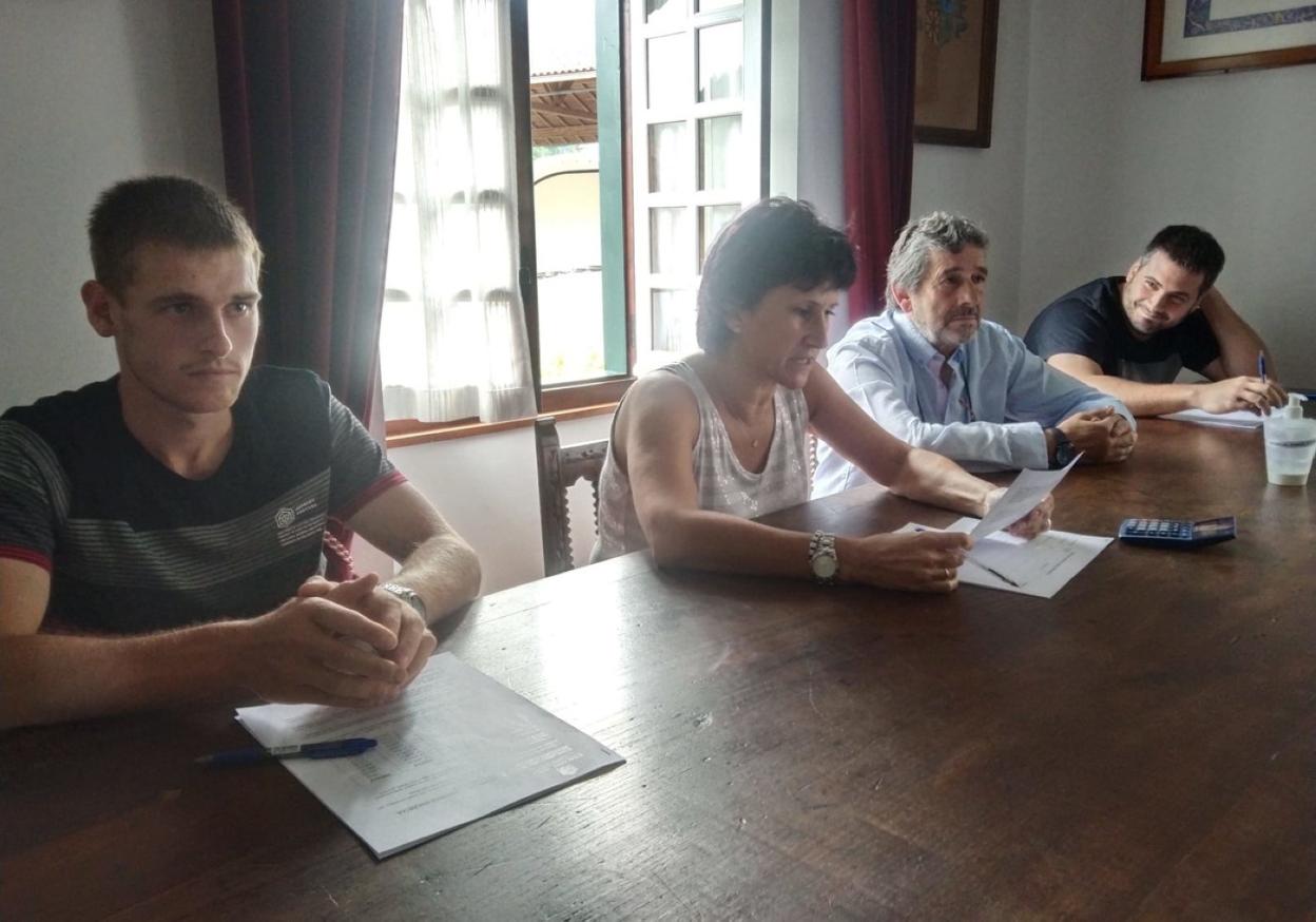 Telletxea, Gortari, Irigoien y Etxarte, en la mesa subastadora.