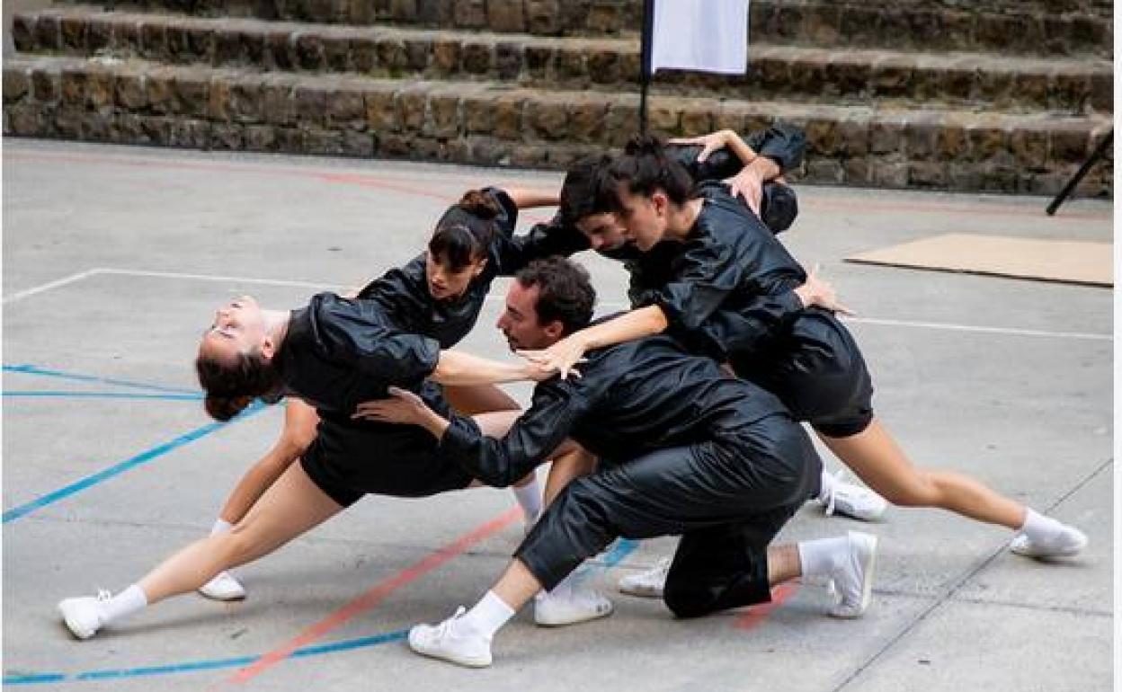 El circuito Dantza Hirian arranca con actuaciones en Biarritz, Hendaia e Irun