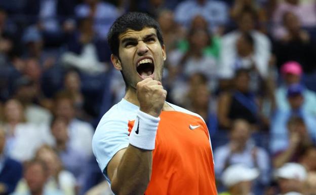 Carlos Alcaraz celebra con el puño cerrado el triunfo ante Ruud en la final del US Open. 