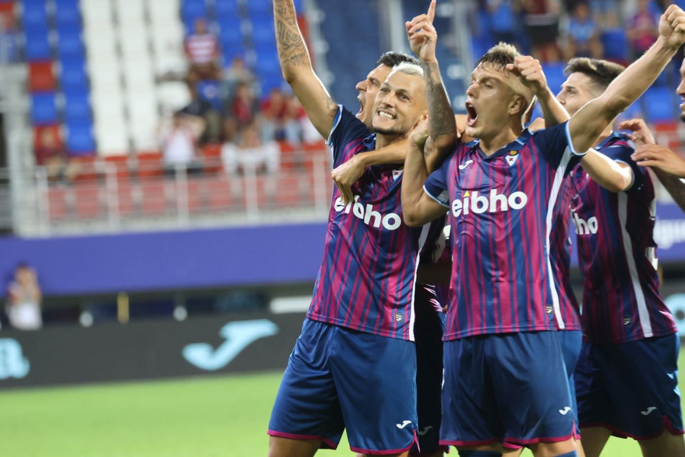 Fotos: Goleada del Eibar al Granada