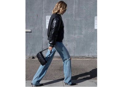 Imagen principal - Anine Bing con look 'business' y 'urban'.