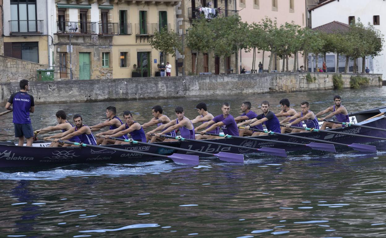 la Libia entrenando este miércoles en la bahía pasaitarra. 