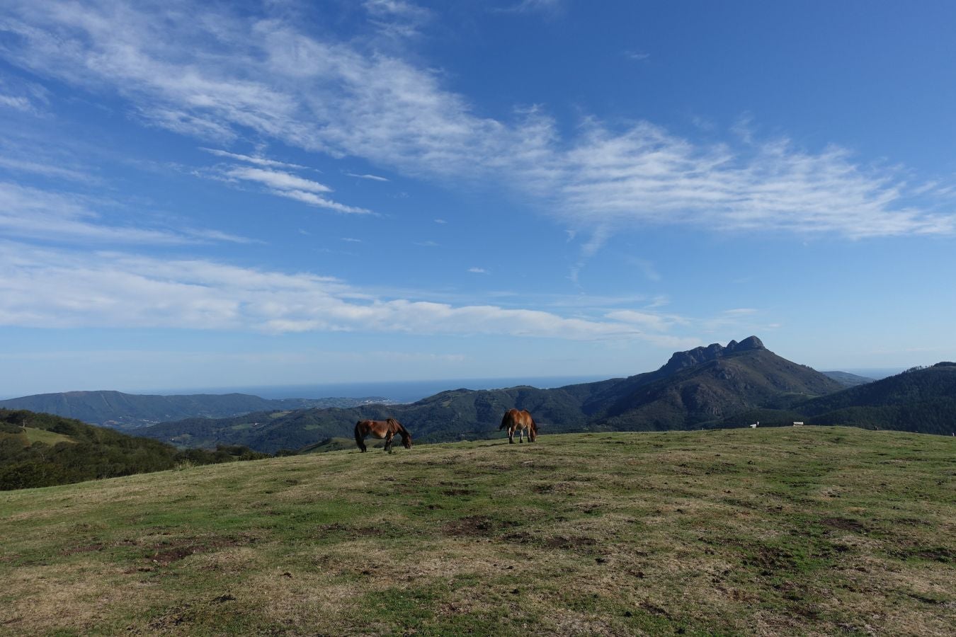 Fotos: Ruta a Basate pasando por el crómlech de Oianleku