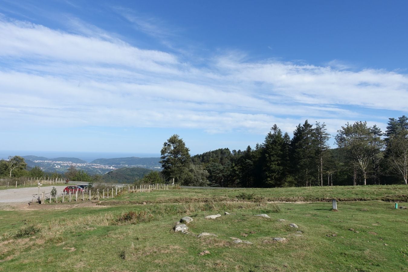 Fotos: Ruta a Basate pasando por el crómlech de Oianleku