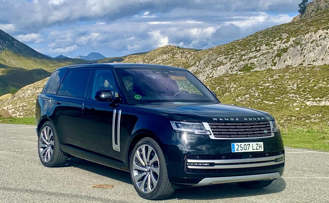 El nuevo Range Rover una vez coronado Belagua. El modelo cuenta con un equipamiento tecnológico impresionante y un rodar elegante y agradable.