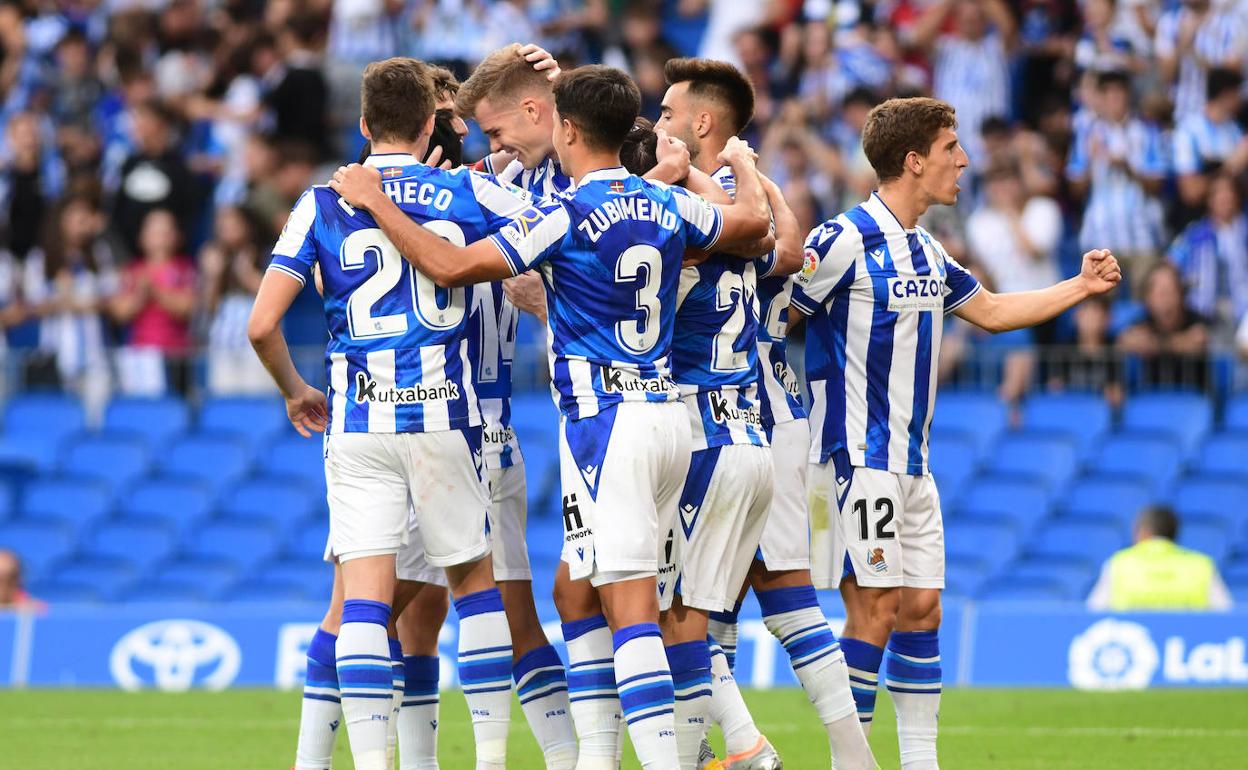 Los jugadores de la Real Sociedad celebran uno de los goles ant el Espanyol. 