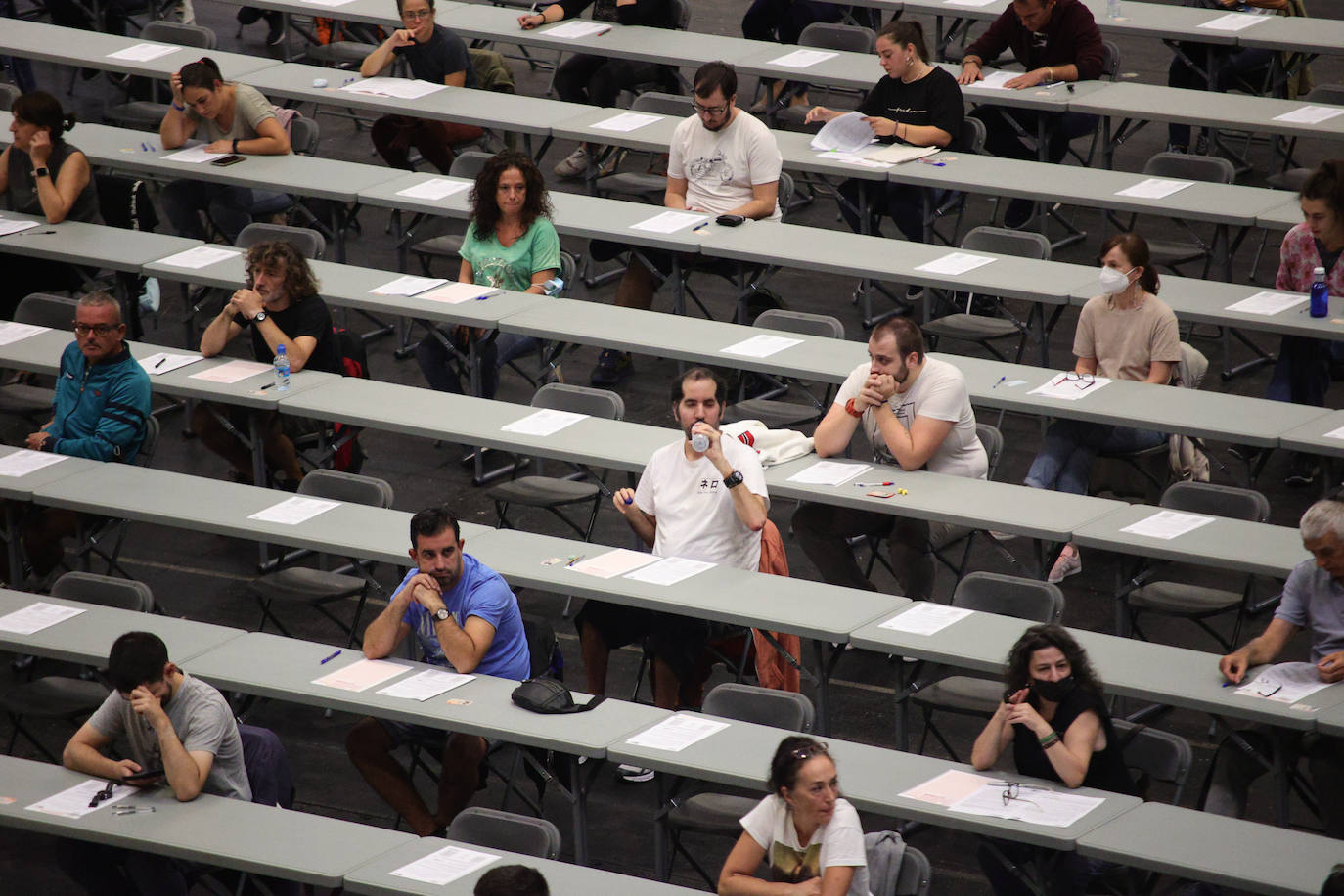 Fotos: 24.000 aspirantes compiten en la nueva OPE que se celebra en el BEC