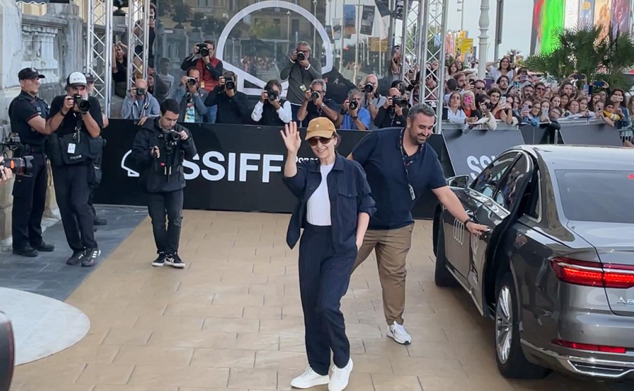 Zinemaldia 2022 Juliette Binoche llega con fuego para recibir su premio de manos de Isabel Coixet El Diario Vasco imagen