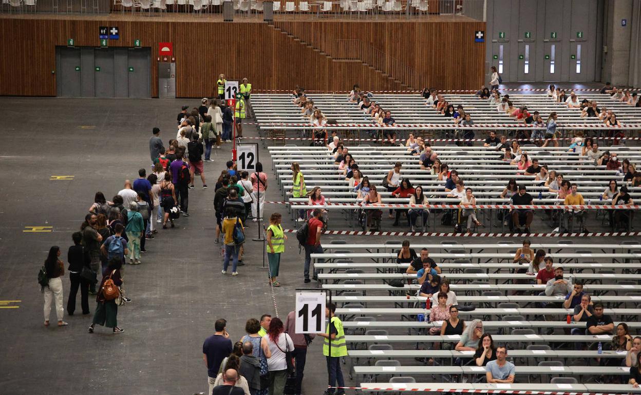 El BEC ha recibido este sábado a la mañana a 24.000 aspirantes.