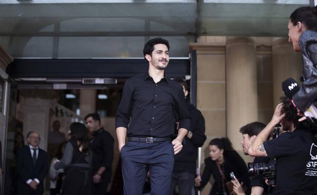 Chino Darín, antes de entrar al teatro Victoria Eugenia donde este domingo se ha presentado la película 'Argentina 1985'.