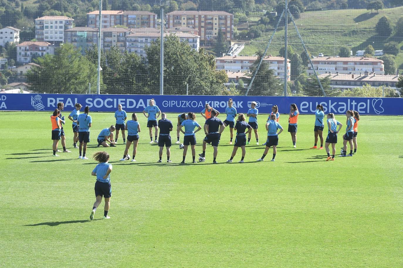 Fotos: Las jugadoras de la Real Sociedad se preparan para el duelo ante el Bayern de Múnich