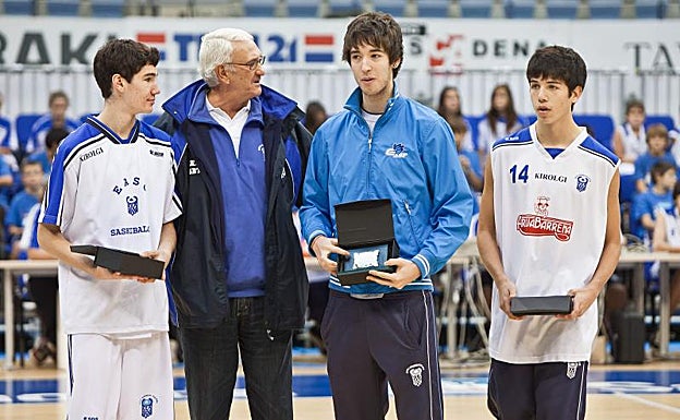 Imagen secundaria 1 - Campeón de Europa: «Darío Brizuela juega igual en la jaula de Sagüés que en una final del Eurobasket»