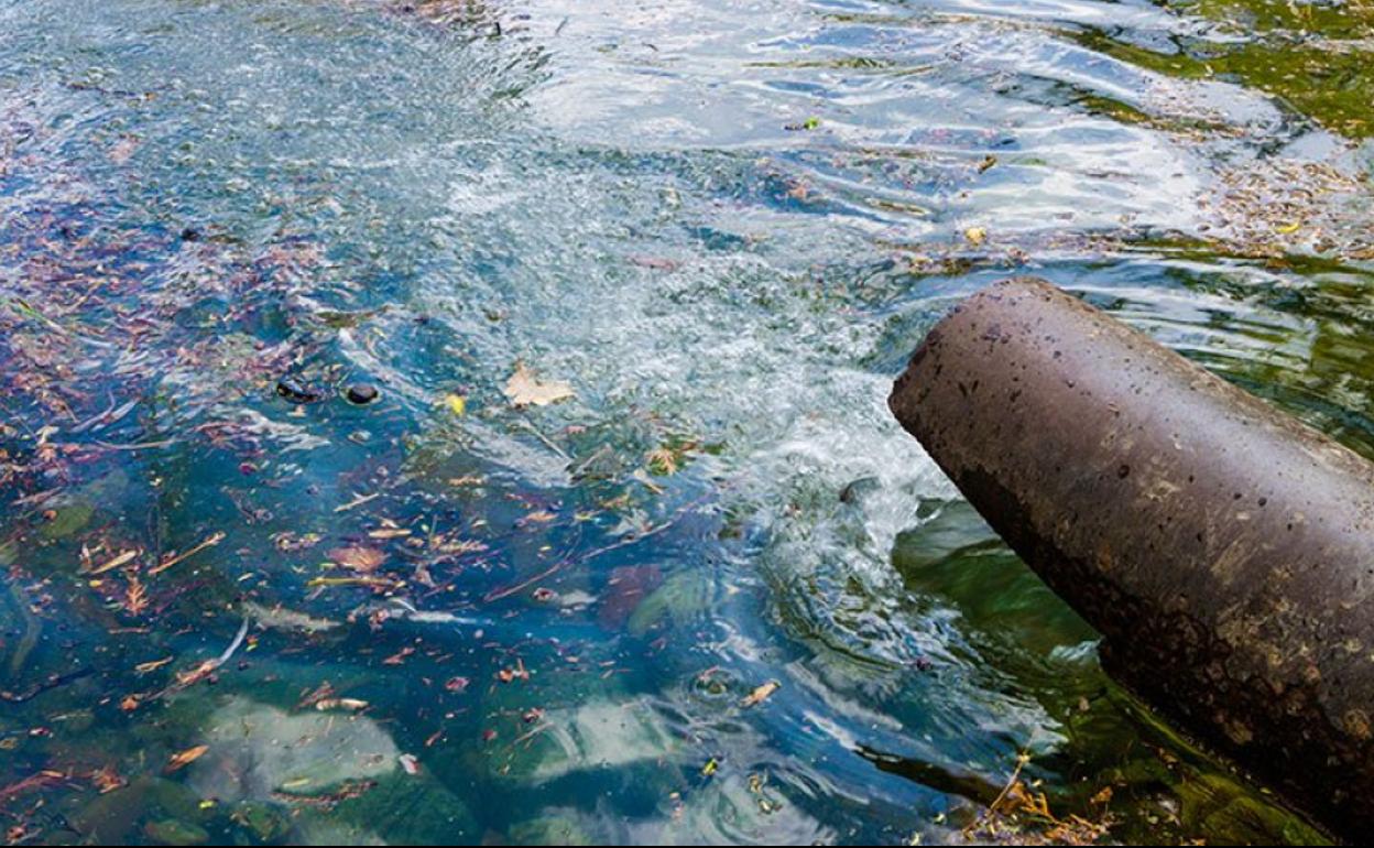 Agua contaminada.