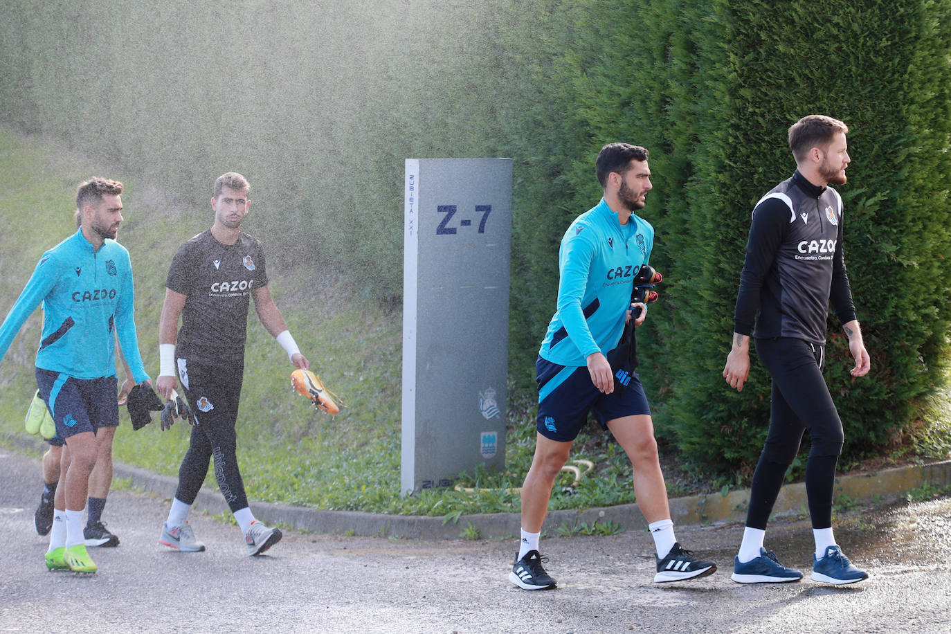 Fotos: La Real Sociedad se ejercita a puerta abierta