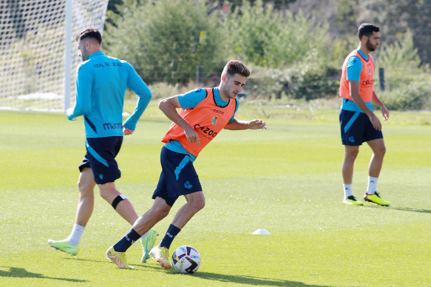 Fotos: La Real Sociedad se ejercita a puerta abierta