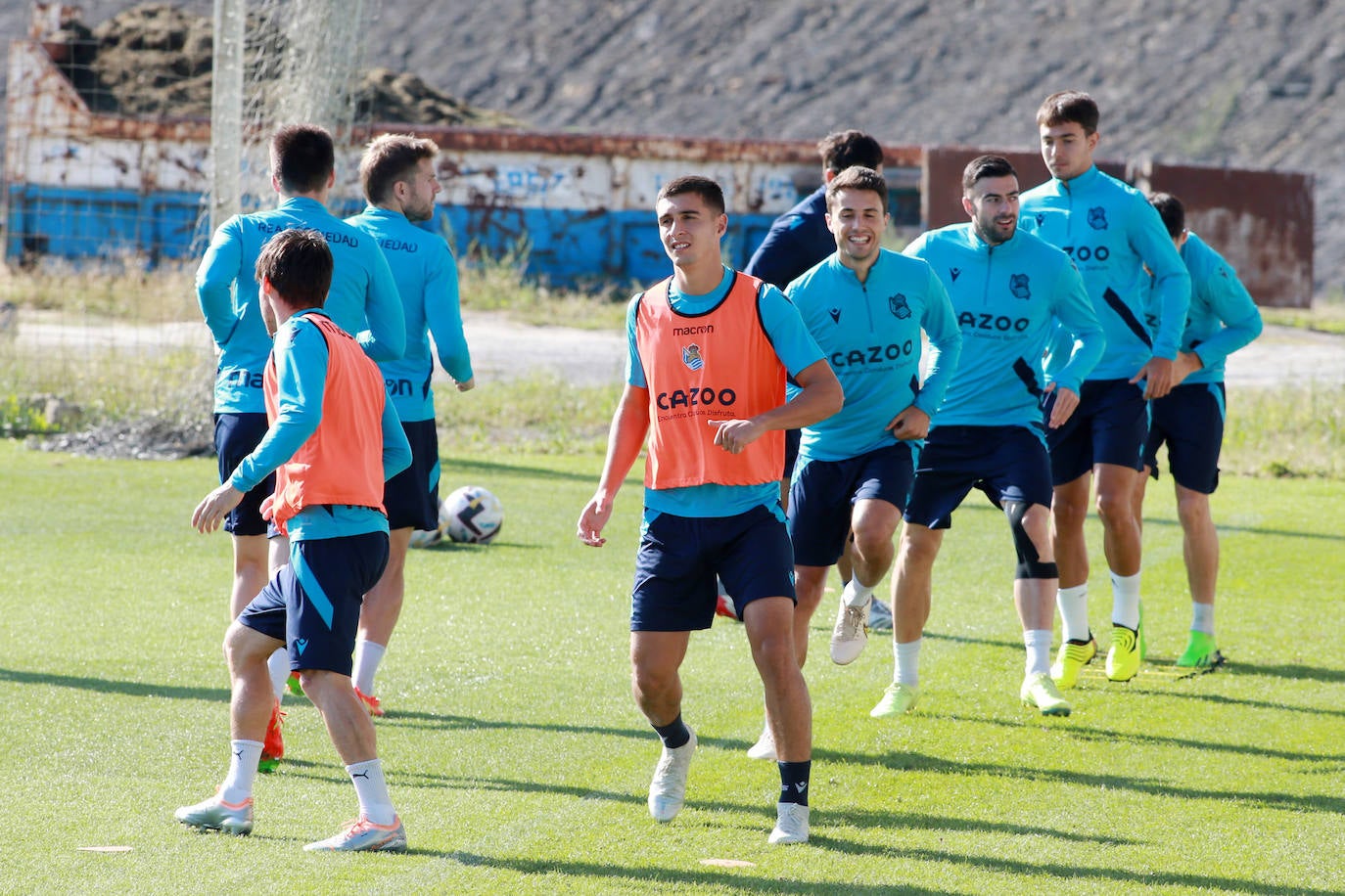 Fotos: La Real Sociedad se ejercita a puerta abierta