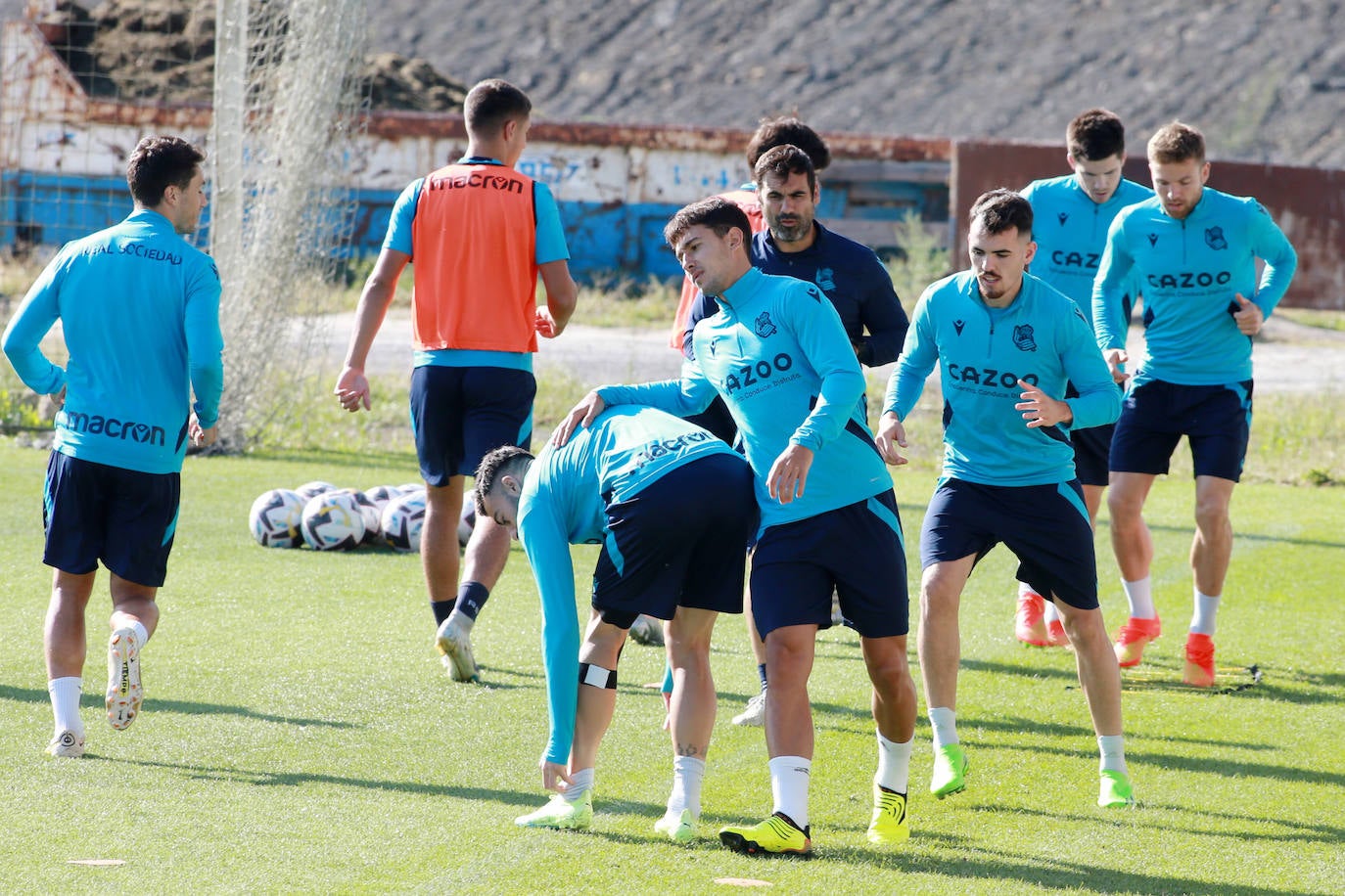 Fotos: La Real Sociedad se ejercita a puerta abierta