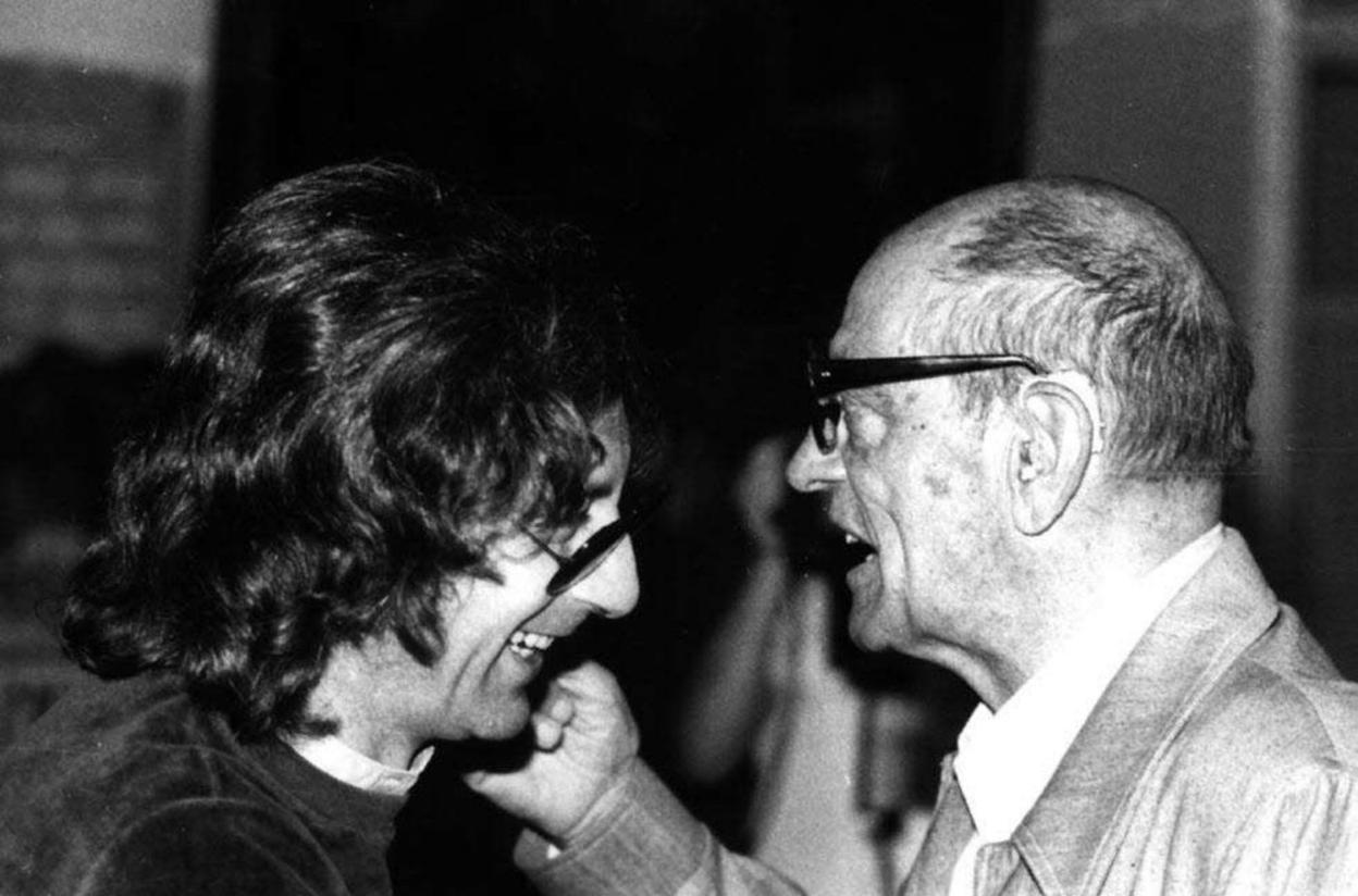 Elías Querejeta, con Luis Buñuel en el Festival de 1977. 