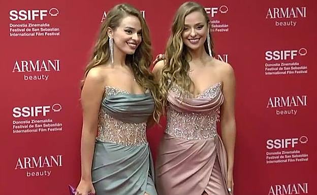 Las Twin Melody, anoche en la alfombra roja del teatro Victoria Eugenia. 