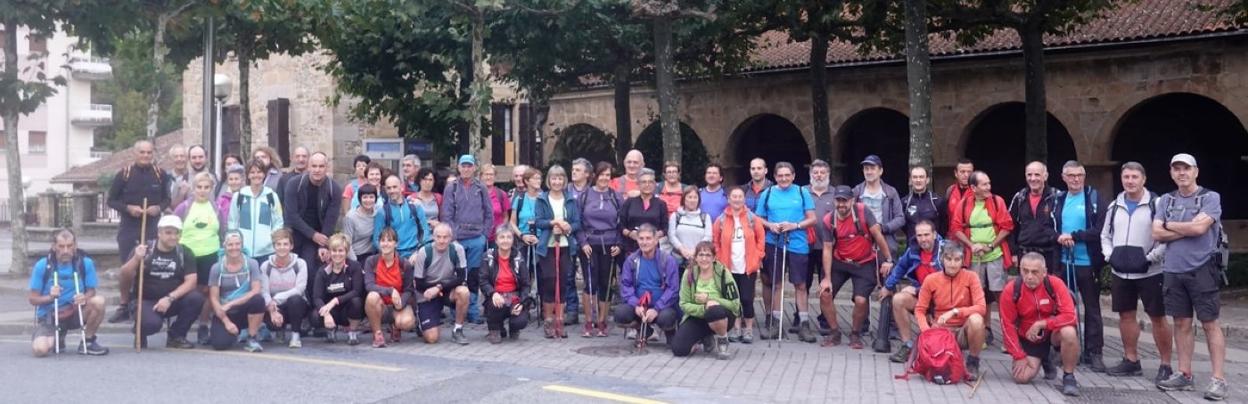 60 bat mendizale elkartu dira. 