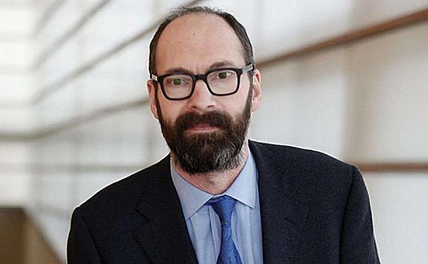 Enrique Peiró: «No es momento para dejar de vacunarse frente a la gripe y el Covid»