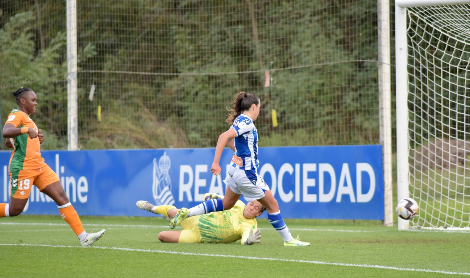 Real y Betis firman un gran partido que descubre algunas de las potencialidades del equipo de Natalia Arroyo pero también puntos a cuidar el jueves en Múnich. 