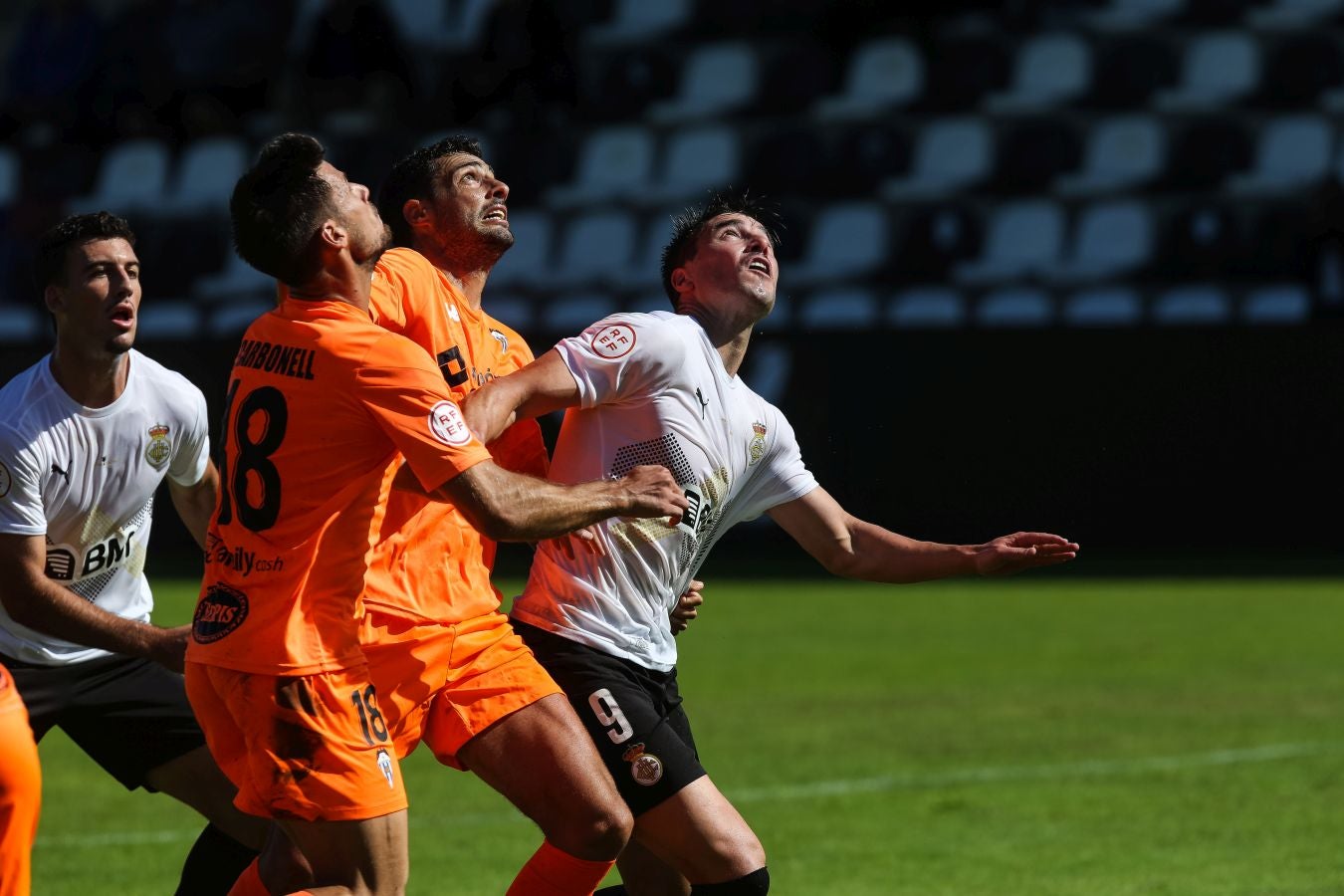 El Alcoyano se ha llevado el triunfo este mediodía de Irun gracias a un tanto de Juanan en el 81, justo después de que Sánchez pusiese las tablas con un golazo para los de casa.
