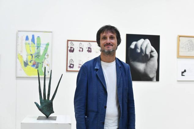 Fotos: La mano del artista que se torna en obra de arte