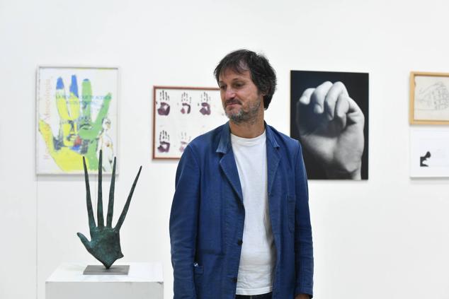 Fotos: La mano del artista que se torna en obra de arte